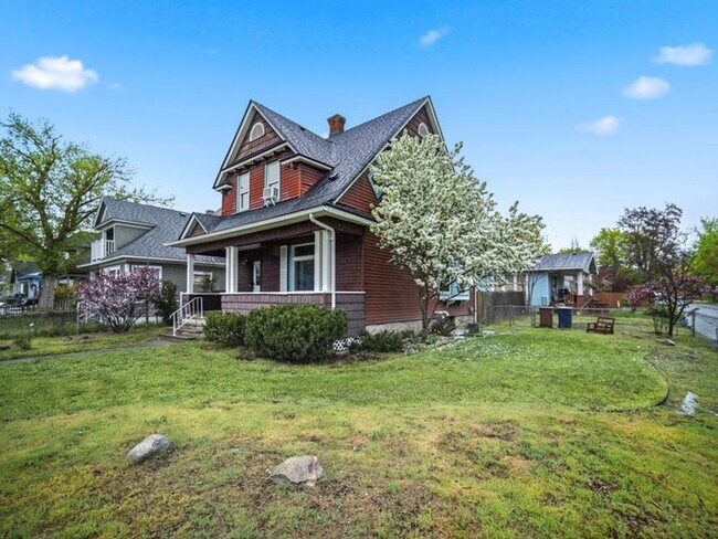 Building Photo - Stunning Updated Home in North Spokane | Bright Interiors, Modern Kitchen & Private Patio