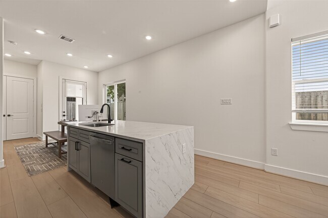 Building Photo - 4328 Avron Dr