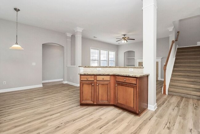 Building Photo - Gorgeous 3BD/2.5BA Craftsman Style Home in the Westmoreland Community!