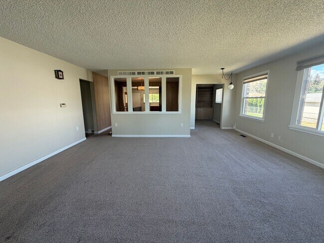Building Photo - 3-bedroom 2-bathroom Single Family Home
