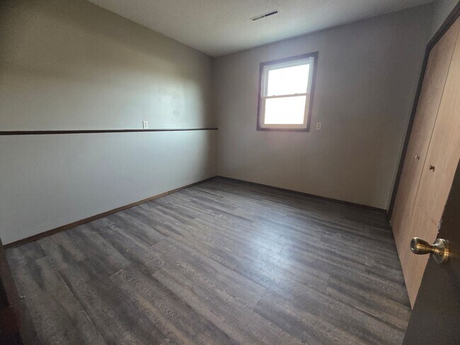 Building Photo - 2 bed lower level apartment