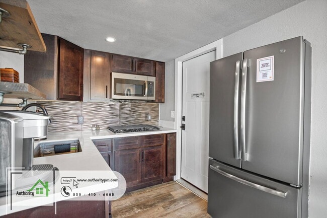 Building Photo - 3317 Riverside Dr