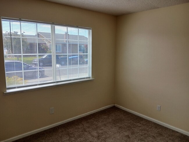 Building Photo - 400 Mokelumne Dr