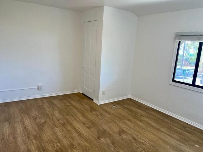 Building Photo - 3 Bedrooms 1 Bath Apt. in Kensington