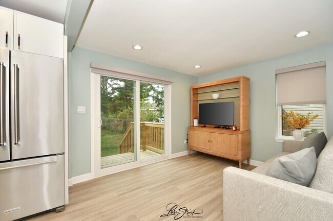 Building Photo - 635 E Prairie Ave