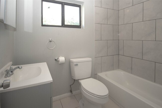 Building Photo - 10902 Mosscrest Dr