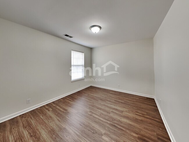 Building Photo - 1502 Halifax Dr