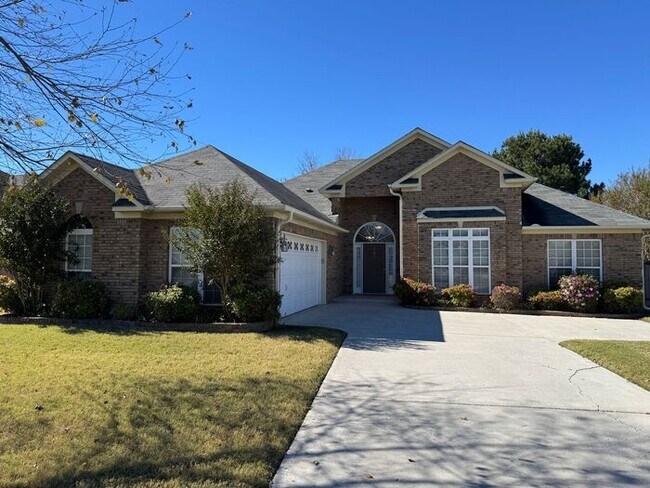 Primary Photo - Prime Location and Fenced Yard