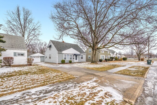 Building Photo - 27151 Farringdon Ave