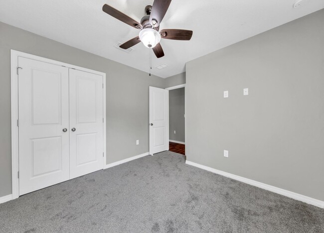 Building Photo - 129 Fairway Dr