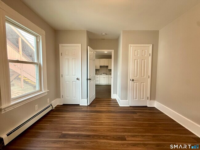 Building Photo - 135 Caroline St