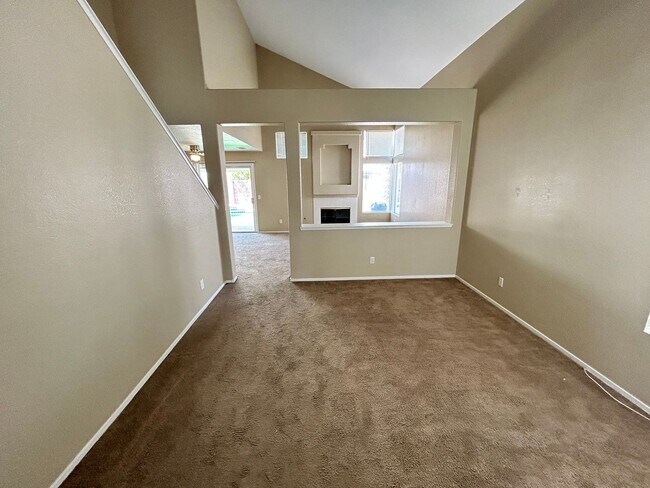 Building Photo - Gorgeous 4-bedroom home with a pool!