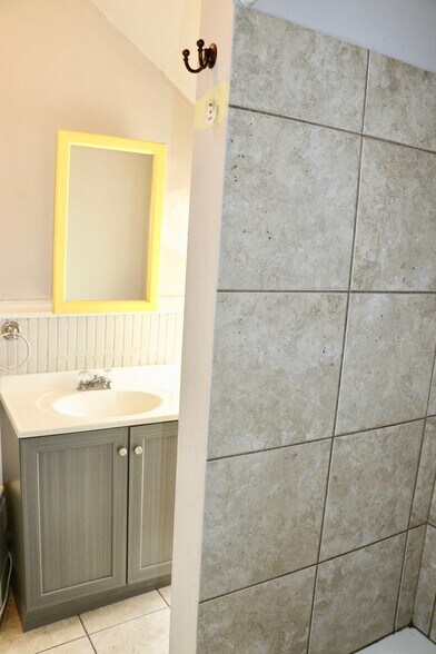 Upstairs Bathroom - 331 Center St