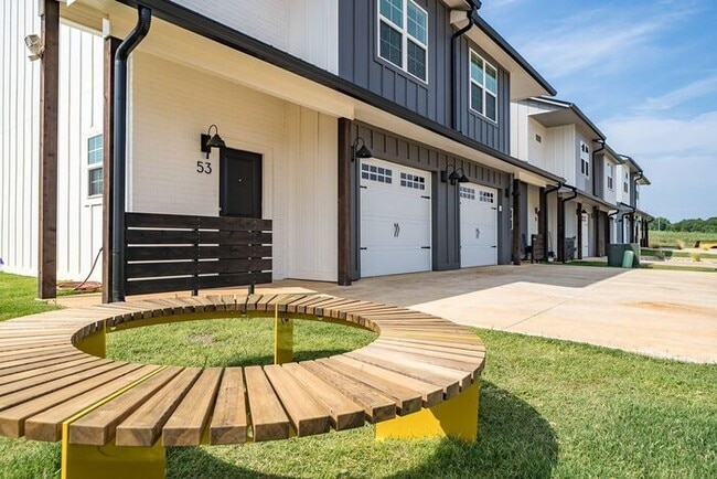 Building Photo - Luxury 3 Bedroom 2.5 Bath Townhome in Bullard, TX!