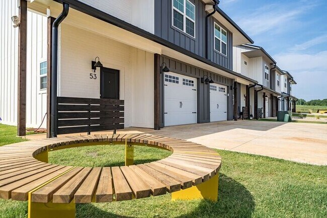Building Photo - NOW OFFERING FIRST MONTH FREE W/ 12 MONTH LEASE - Luxury 3 Bedroom 2.5 Bath Townhome in Bullard, TX!