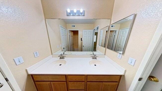 Building Photo - 37978 Spur Dr