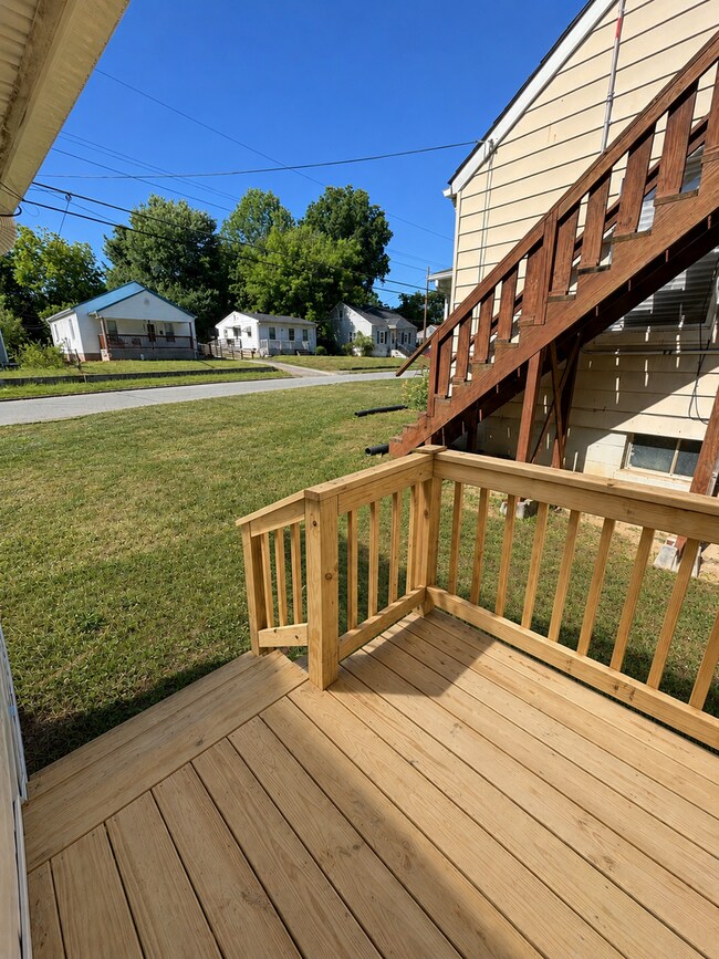 Building Photo - 1329 Marne St