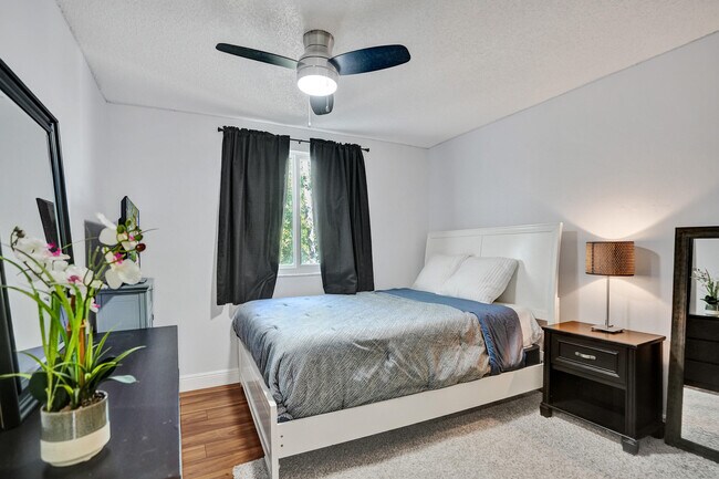 Building Photo - 9841 NW 9th Ct