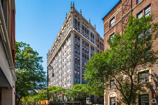 Building Photo - 130 Clinton St