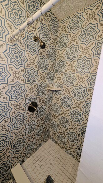 Building Photo - 1906 Rodman St