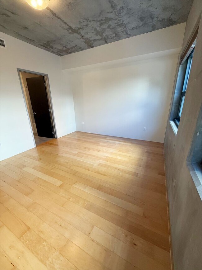 Building Photo - 2 Bed/2 Bath Condo at Aperture in Little I...