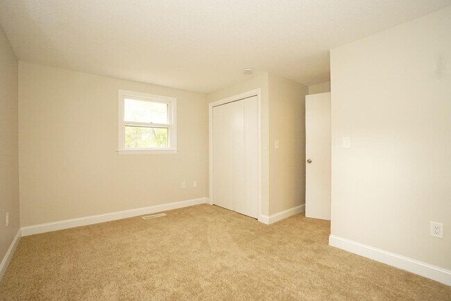 Building Photo - 42 Woodfield St