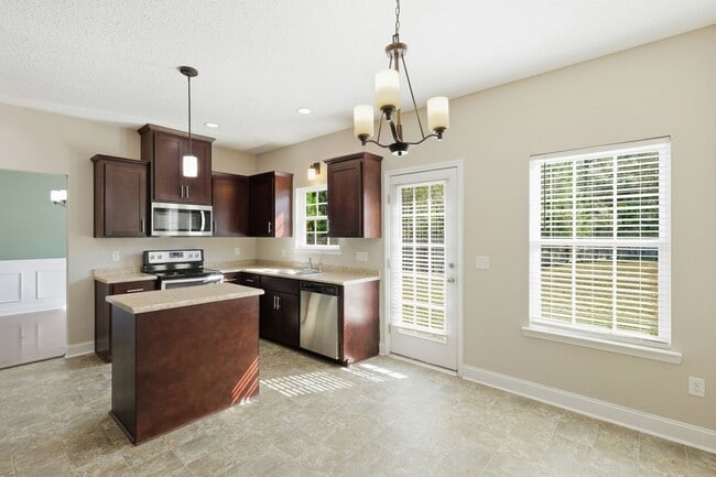 Building Photo - 4 Bedroom Griffin Park Home on Quiet Cul-de-Sac