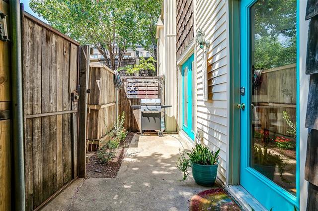 Building Photo - 2710 Douglas Ave