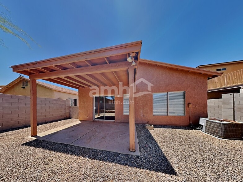 Building Photo - 6653 S Stratosphere Ln