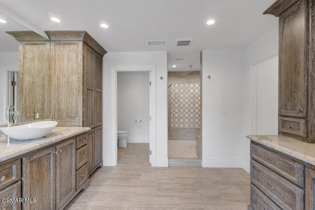 Building Photo - 525 Aqueduct Ct