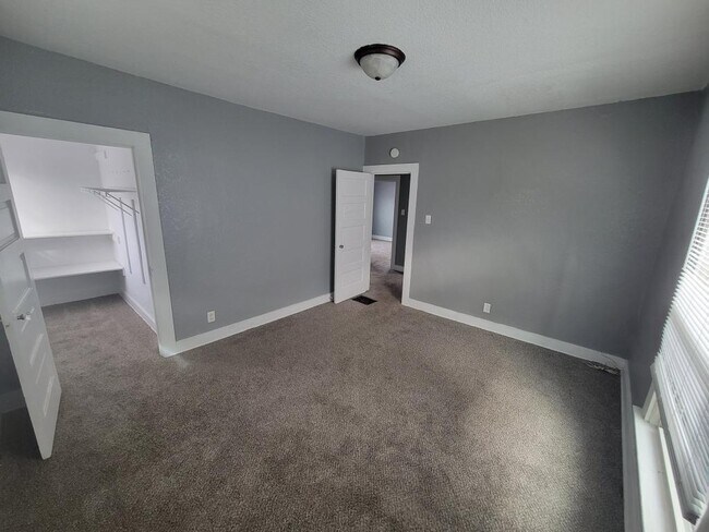 Building Photo - 1115 Maple Ave