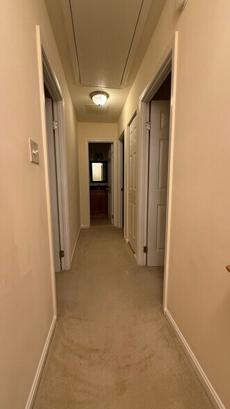 Building Photo - 7415 Fountain Head Dr