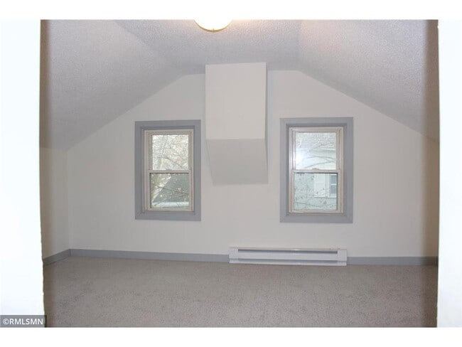 Building Photo - 215-212 12th Ave N