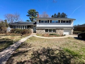 Building Photo - 303 Hedgerow Ln