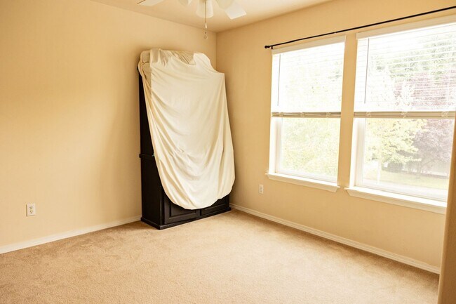 Building Photo - Updated 4 Bedroom DuPont Home for Rent