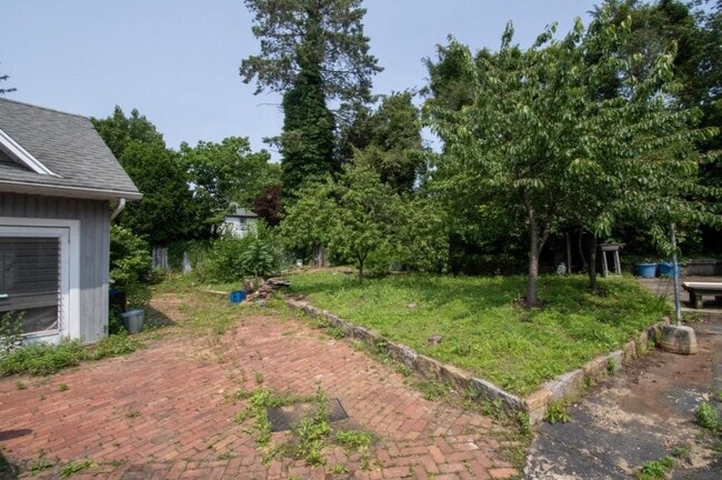 Building Photo - 25 Hillside Ave