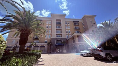 Building Photo - Annual Furnished Rental in Broadway Promen...
