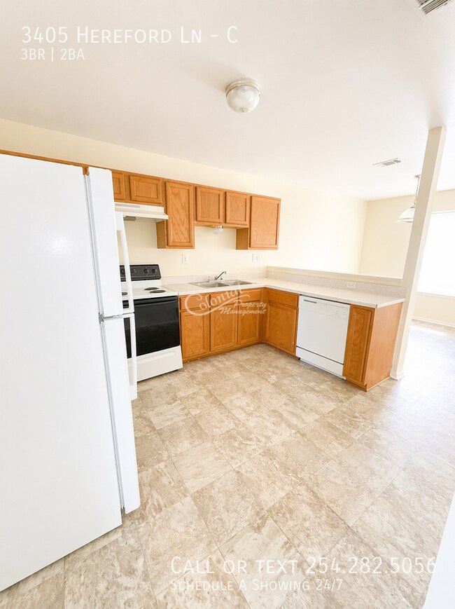 Building Photo - 3405 Hereford Ln