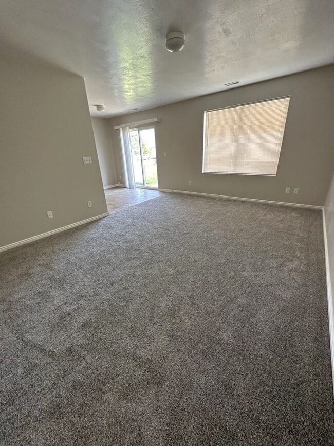 Building Photo - Move In This October – 3 Bed Duplex in Ogd...
