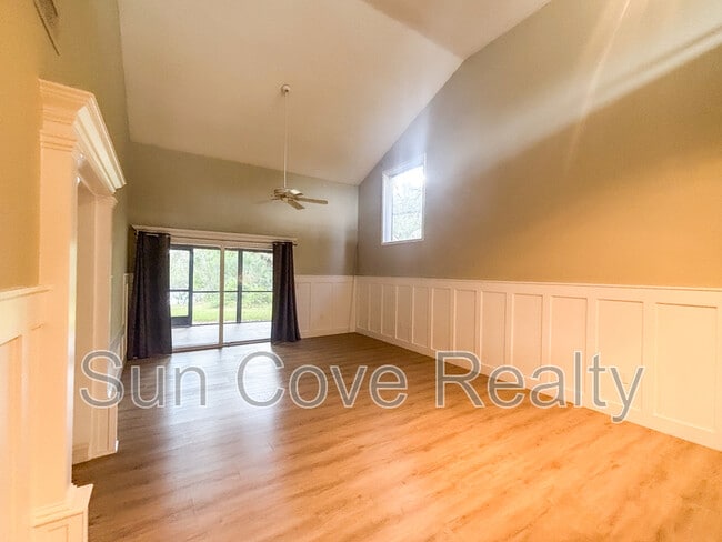 Building Photo - 4518 Ascot Cir S