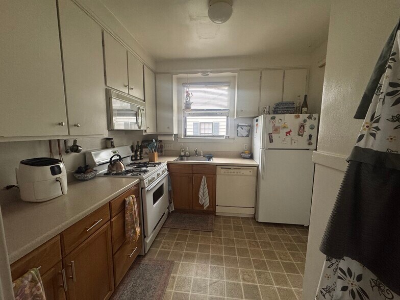 Building Photo - 166 Jewell St