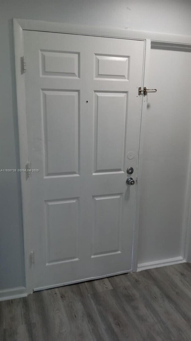 Building Photo - 9375 Fontainebleau Blvd