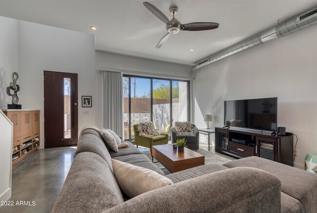 Building Photo - 540 W Mariposa St