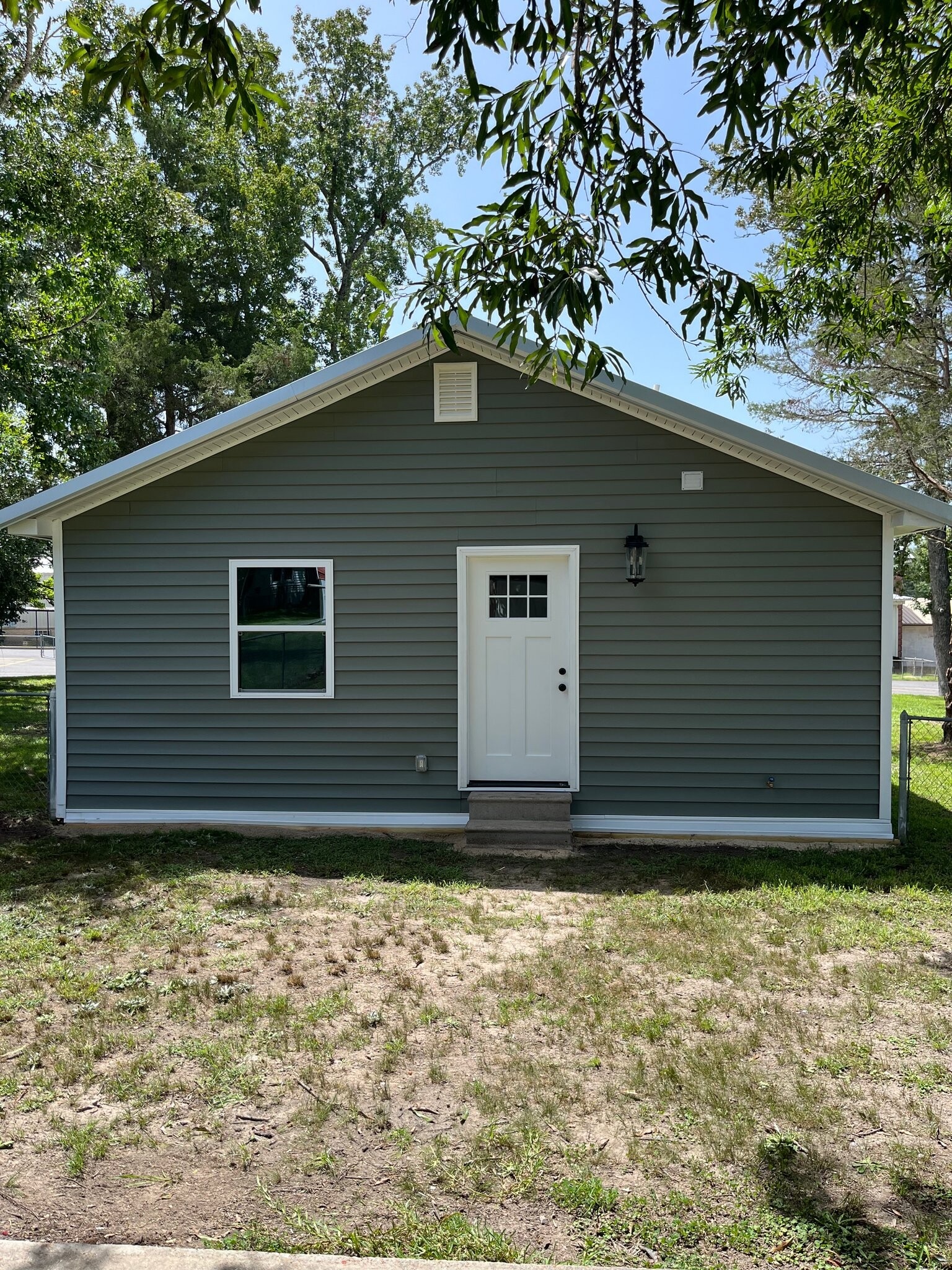 Building Photo - 2436 Stillwell Ave