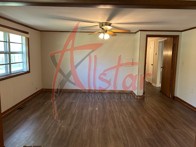 Building Photo - 3464 Red Banks Rd S