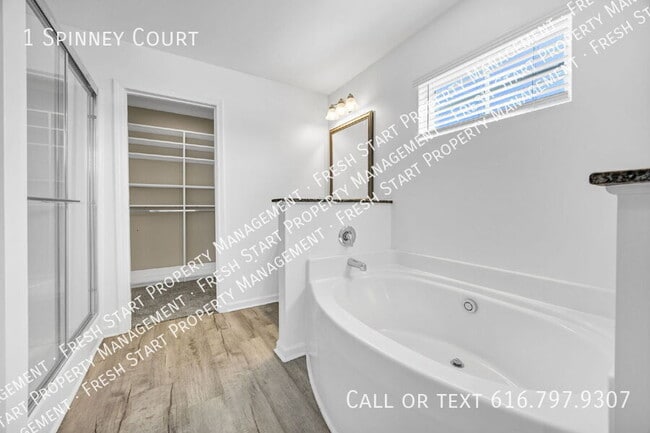 Building Photo - 1 Spinney Ct