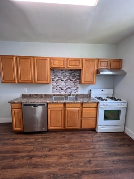 Building Photo - 500 N Institute Pl