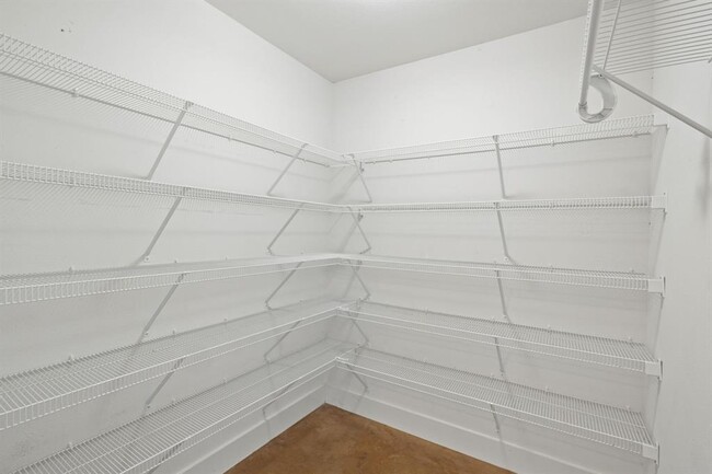 Building Photo - 2304 Rain Water Dr