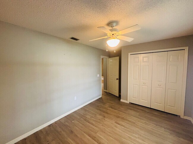 Building Photo - Waterfront Living in The Moorings at Point O' Woods! 3/2 ***Won't Last***