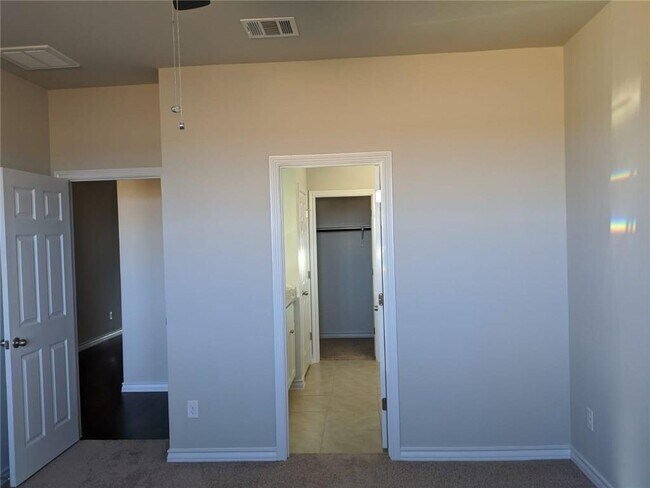 Building Photo - 1413 Itzel Bnd